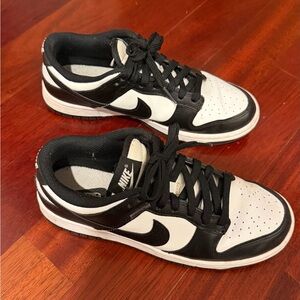 Nike Men's Classic Black and White Sneakers